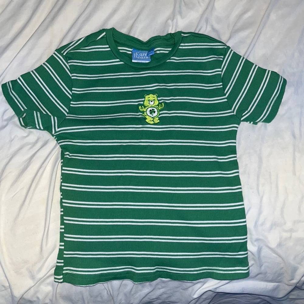 short cropped shirt! the brand is carebears! the size is SM but fits small!🧸